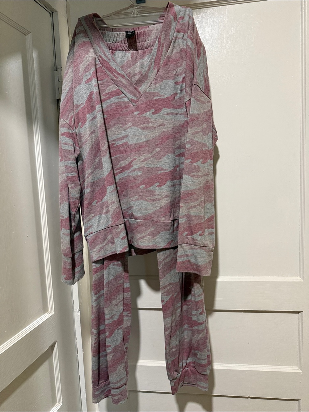 Women's Pink Camo V‑Neck Lounge Pajama Set